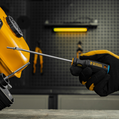 Отвертка SL4х100 мм, CrV, трехкомпонентная рукоятка Denzel по ценам производителя в Уфе с доставкой по всей России