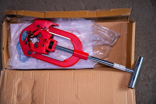 Труборез с хомутной защелкой TOR GH2S для стальных труб 1/2"- 2 1/2" по ценам производителя в Уфе с доставкой по всей России