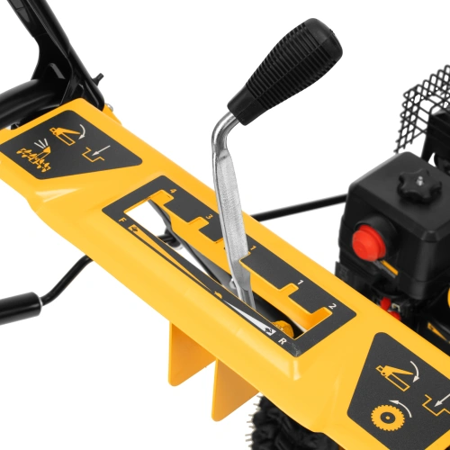 Бензиновая снегоуборочная машина SBM 610, 212 cc, ручной старт, фара Denzel по ценам производителя в Уфе с доставкой по всей России