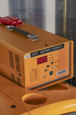 Штабелер самоходный 1,5 т 5,6 м XILIN CDDR15-III 24/200 В/Ач (сопровождаемый) по ценам производителя в Уфе с доставкой по всей России