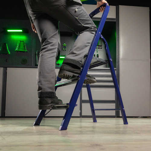 Стремянка, 3 ступени, стальная, Сибртех по ценам производителя в Уфе с доставкой по всей России