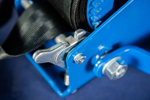 Лебедка ручная барабанная с лентой  0,5т 20 м оцинкованная TOR LHW по ценам производителя в Уфе с доставкой по всей России