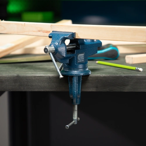 Тиски слесарные, настольные, поворотные, ширина рабочих губок 65 мм, наковальня Сибртех по ценам производителя в Уфе с доставкой по всей России