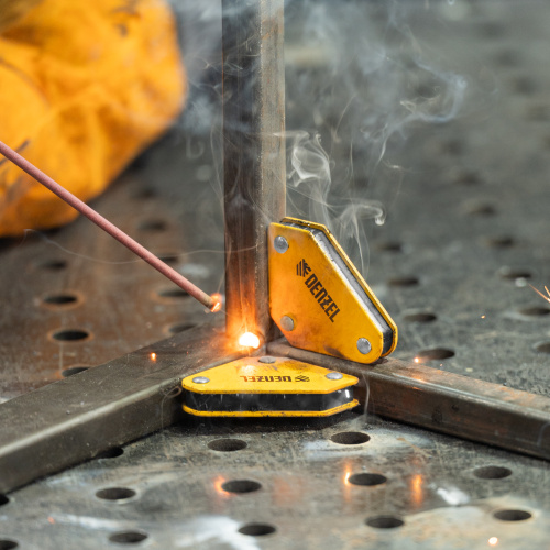 Набор из 2 магнитных сварочных фиксаторов и магнитной клеммы "масса" Denzel по ценам производителя в Уфе с доставкой по всей России