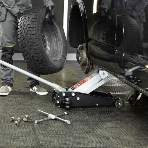 Домкрат гидравлический подкатной, 3 т, высота подъема 140-520 мм Matrix по ценам производителя в Уфе с доставкой по всей России