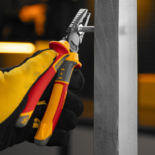 Плоскогубцы комбинированные, диэлектрические трехкомпонентные рукоятки до 1000 В, 180 мм Denzel по ценам производителя в Уфе с доставкой по всей России