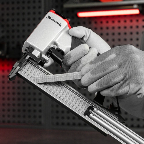 Нейлер пневматический для гвоздей от 10 до 32 мм Matrix по ценам производителя в Уфе с доставкой по всей России