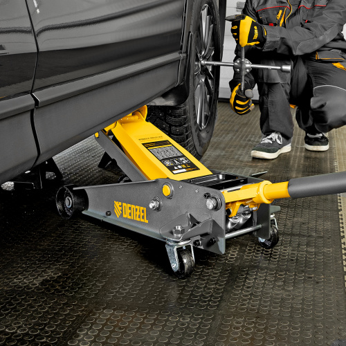 Домкрат гидравлический подкатной 3 т, с фиксатором, быстрый подъем, 135-480 мм, профессиональный Denzel по ценам производителя в Уфе с доставкой по всей России