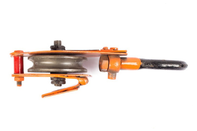 Блок монтажный однорольный с  ушком TOR 0,5 т с откидной щекой по ценам производителя в Уфе с доставкой по всей России