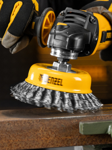 Щетка для УШМ, 125 мм, "Чашка", крученая нержавеющая проволока 0.5 мм, М14 Denzel по ценам производителя в Уфе с доставкой по всей России