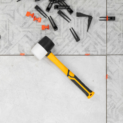 Киянка резиновая, 450 г, черно-белая, фибергласовая рукоятка c TPR покрытием Denzel по ценам производителя в Уфе с доставкой по всей России