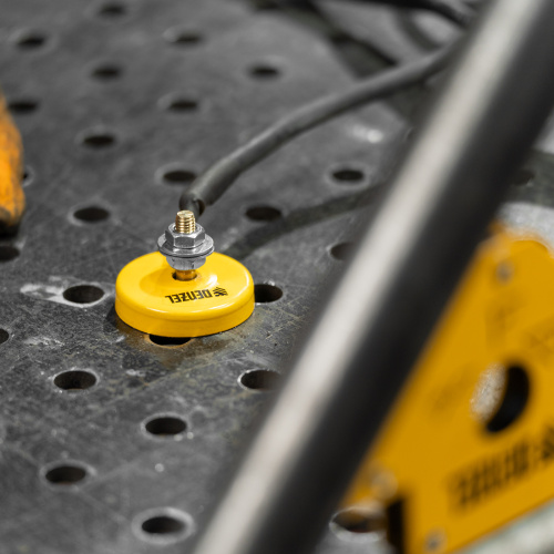 Набор из 2 магнитных сварочных фиксаторов и магнитной клеммы "масса" Denzel по ценам производителя в Уфе с доставкой по всей России