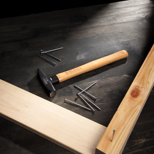 Молоток слесарный, 300 г, кованый квадратный боек, буковая рукоятка Denzel по ценам производителя в Уфе с доставкой по всей России