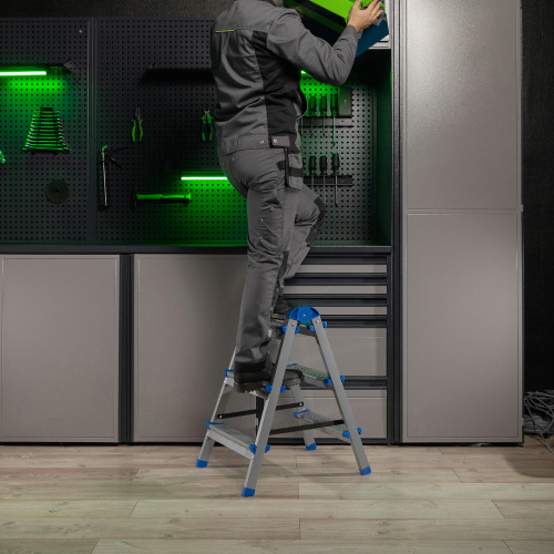 Стремянка двухсторонняя 3 ступени, сталь профиль, стальные ступени, Сибртех по ценам производителя в Уфе с доставкой по всей России