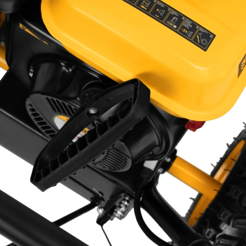 Бензиновая снегоуборочная машина SBM 610, 212 cc, ручной старт, фара Denzel по ценам производителя в Уфе с доставкой по всей России