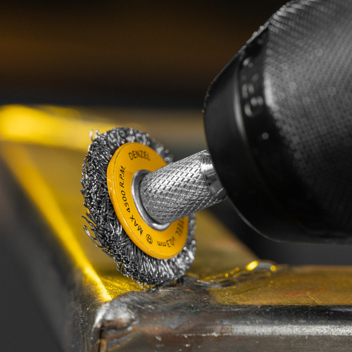 Набор щеток для дрели, 5 Плоских 25-38-50-63-75 мм, шпилька, нерж. вит. проволока Denzel по ценам производителя в Уфе с доставкой по всей России