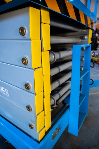 Подъемник ножничный передвижной аккумуляторный 500 кг, 12/14 м, 24/85 В/Ач TOR SJY-0,5-12 DC по ценам производителя в Уфе с доставкой по всей России