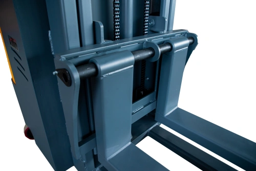 Штабелер самоходный 1,5 т 2,5 м XILIN CDD15K-EN  24/105 В/Ач с раздвижными вилами (с платформой) по ценам производителя в Уфе с доставкой по всей России