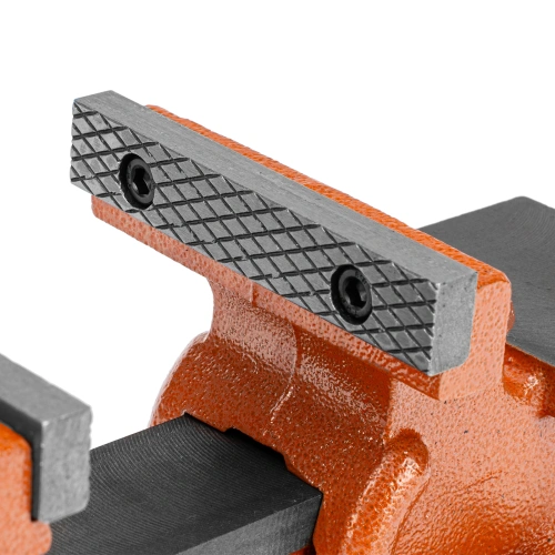 Тиски слесарные, 100 мм, поворотные, с наковальней Sparta по ценам производителя в Уфе с доставкой по всей России