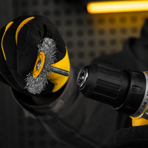 Щетка для дрели, 60 мм, Плоская, со шпилькой, нержавеющая витая проволока Denzel по ценам производителя в Уфе с доставкой по всей России