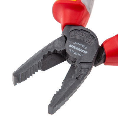 Плоскогубцы комбинированные, диэлектрические трехкомпонентные рукоятки до 1000 В, 180 мм Gross по ценам производителя в Уфе с доставкой по всей России