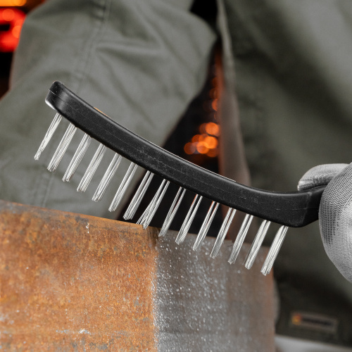 Щетка четырехрядная металлическая с пластмассовой ручкой Sparta по ценам производителя в Уфе с доставкой по всей России