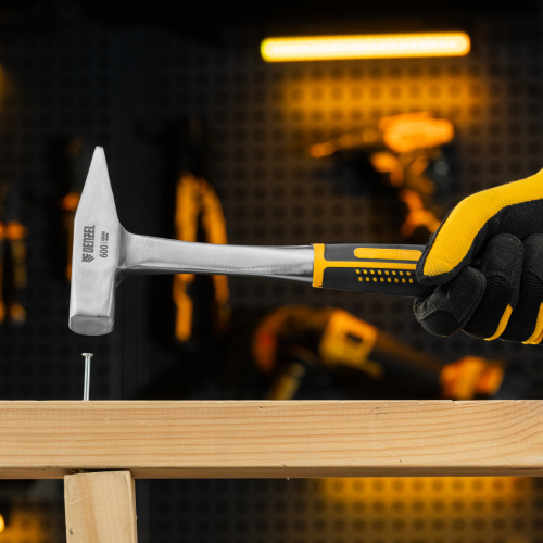 Молоток слесарный 600 г, цельнометаллический, двухкомпонентная рукоятка Denzel по ценам производителя в Уфе с доставкой по всей России