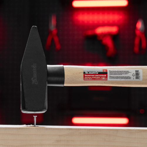 Молоток слесарный, 1500 г, квадратный боек, деревянная рукоятка Matrix по ценам производителя в Уфе с доставкой по всей России