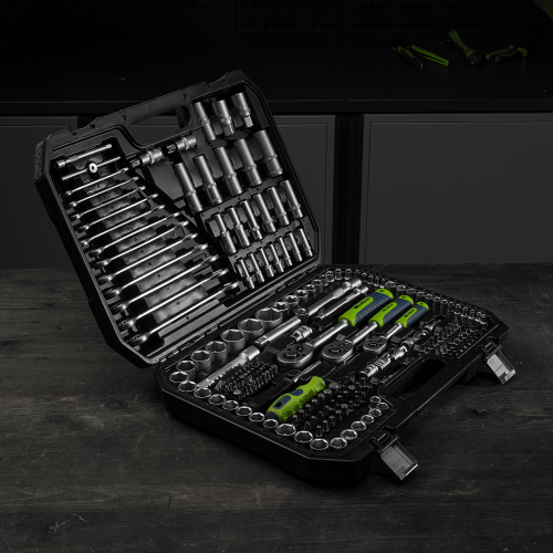 Набор инструментов, 1/2", 3/8", 1/4", пластиковый кейс 215 предм. Сибртех по ценам производителя в Уфе с доставкой по всей России