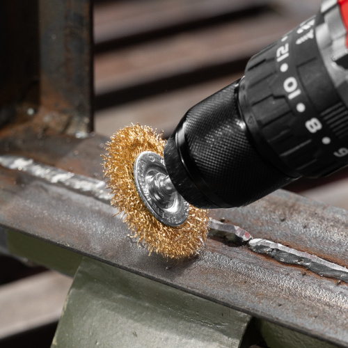 Щетка для дрели, 50 мм, плоская со шпилькой, латунированная витая проволока Matrix по ценам производителя в Уфе с доставкой по всей России