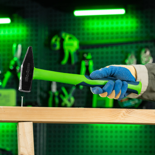 Молоток слесарный, 800 г, фибергласовая обрезиненная рукоятка Сибртех по ценам производителя в Уфе с доставкой по всей России