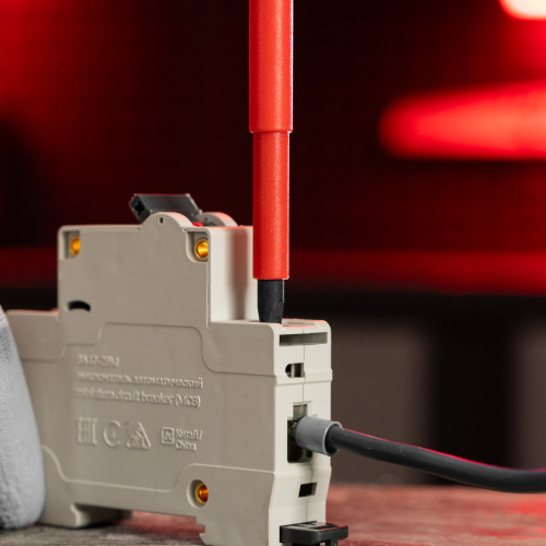 Отвертка Insulated, SL5.5 x 125 мм, CrMo, до 1000 В, двухкомпонентная рукоятка Matrix Professional по ценам производителя в Уфе с доставкой по всей России