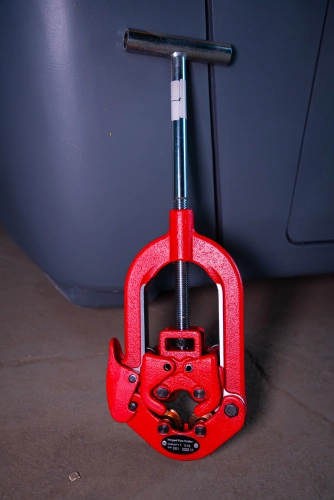 Труборез с хомутной защелкой TOR GH2S для стальных труб 1/2"- 2 1/2" по ценам производителя в Уфе с доставкой по всей России