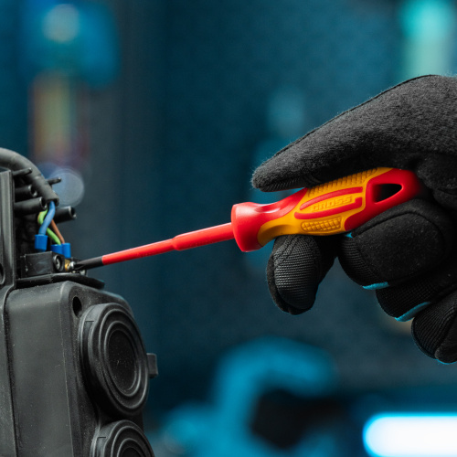 Набор отверток диэлектрических до 1000 В, 8 шт, тестер, CrMo, двухкомпонентные рукоятки Gross по ценам производителя в Уфе с доставкой по всей России