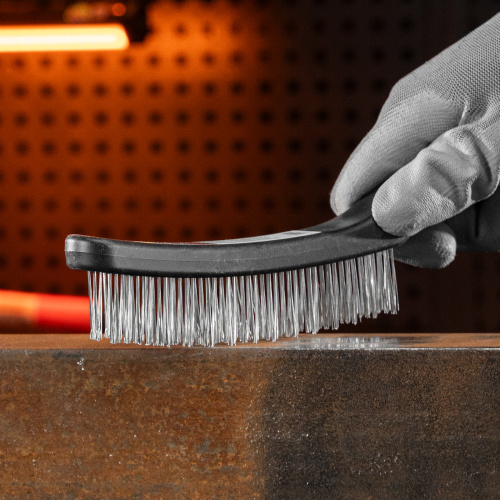 Щетка четырехрядная металлическая с пластмассовой ручкой Sparta по ценам производителя в Уфе с доставкой по всей России