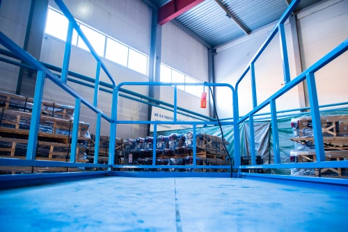 Подъемник ножничный передвижной аккумуляторный 500 кг, 12/14 м, 24/85 В/Ач TOR SJY-0,5-12 DC по ценам производителя в Уфе с доставкой по всей России