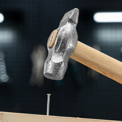 Молоток слесарный, 500 г, круглый боек, деревянная рукоятка по ценам производителя в Уфе с доставкой по всей России