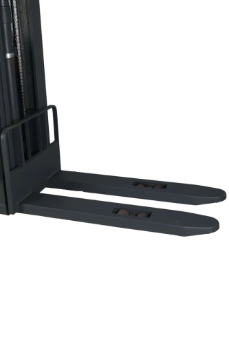 Штабелер самоходный 1,5 т 5,6 м XILIN CDDR15-III 24/200 В/Ач (сопровождаемый) по ценам производителя в Уфе с доставкой по всей России