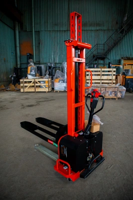 Штабелер самоподъемный 0,5 т 1,5 м TOR CDD05B самоходный по ценам производителя в Уфе с доставкой по всей России