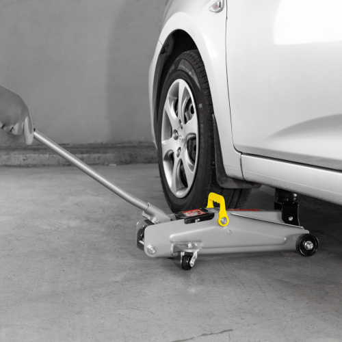 Домкрат гидравлический подкатной, 2 т, высота подъема 135-385 мм, в пластиковый кейсе Matrix по ценам производителя в Уфе с доставкой по всей России