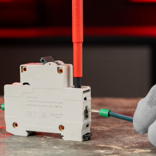 Отвертка Insulated, PH2 x 100 мм, CrMo, до 1000 В, двухкомпонентная рукоятка Matrix Professional по ценам производителя в Уфе с доставкой по всей России