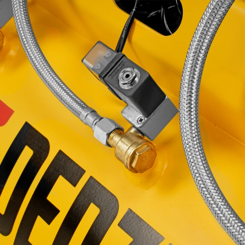 Компрессор безмасляный, малошумный DLS 1800/100,1800 Вт, 3x600, 100 л, 345 л/мин Denzel по ценам производителя в Уфе с доставкой по всей России