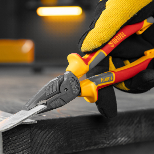 Плоскогубцы комбинированные, диэлектрические трехкомпонентные рукоятки до 1000 В, 180 мм Denzel по ценам производителя в Уфе с доставкой по всей России