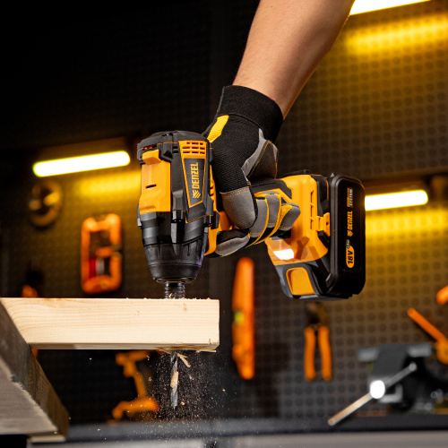 Винтоверт ударный аккумуляторный бесщет CID-IB-200-0, 18В Li-Ion Denzel по ценам производителя в Уфе с доставкой по всей России