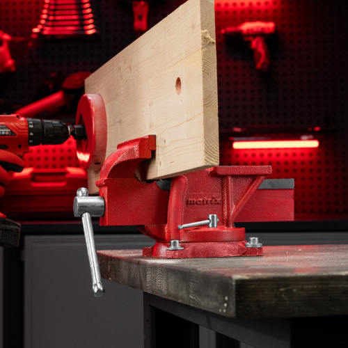 Тиски слесарные, 125 мм, поворотные, с наковальней Matrix по ценам производителя в Уфе с доставкой по всей России