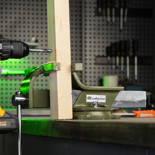 Тиски слесарные, 200 мм, стальные, поворотные Сибртех по ценам производителя в Уфе с доставкой по всей России