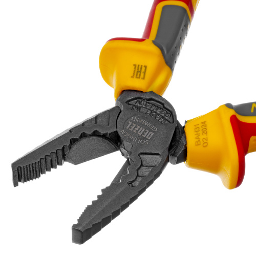 Плоскогубцы комбинированные, диэлектрические трехкомпонентные рукоятки до 1000 В, 165 мм Denzel по ценам производителя в Уфе с доставкой по всей России