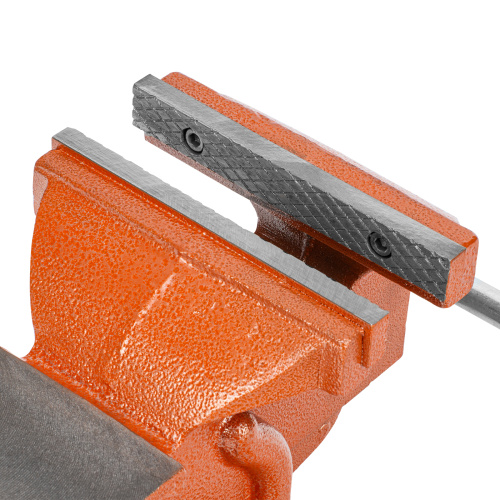 Тиски слесарные, 150 мм, поворотные, с наковальней Sparta по ценам производителя в Уфе с доставкой по всей России