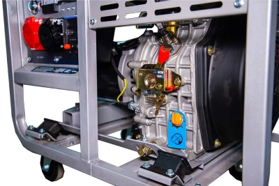 Генератор дизельный 9,0 кВт 380В/3 кВт 220В 20 л с электростартером TOR KM9000D по ценам производителя в Уфе с доставкой по всей России