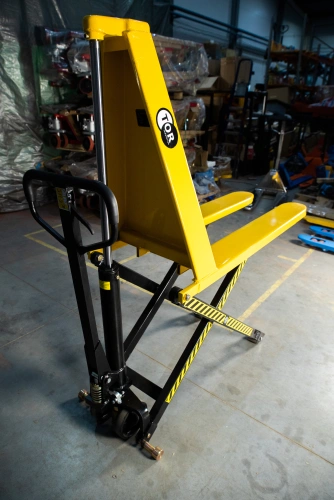 Тележка гидравлическая с ножничным подъемом 1500 кг 1150 мм полиуретановые колеса TOR HLS1500Q (Z) по ценам производителя в Уфе с доставкой по всей России